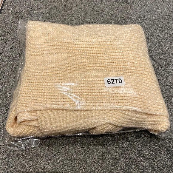 Athleta Shasta V-Neck Sweater cream yellow 16270 - Picture 14 of 14